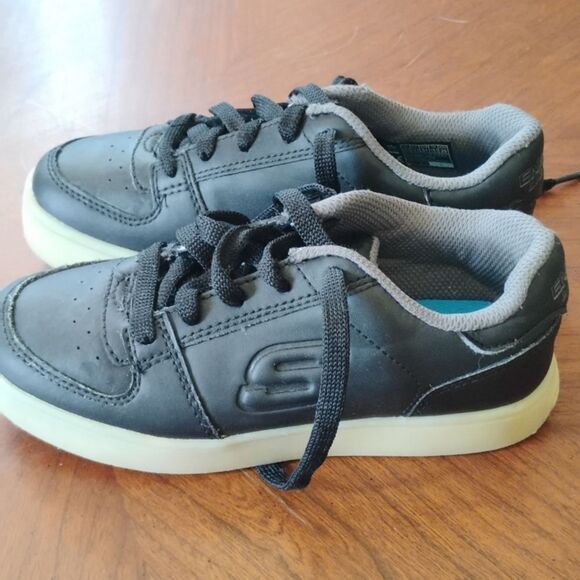 Kids Black Skechers - Size: 13 1/2C             (1010) - Picture 4 of 6